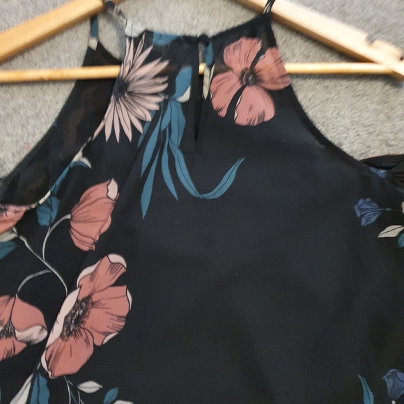 Bardot size 8 cold shoulder blouse with flowy sleeves and floral print - Picture 5 of 5